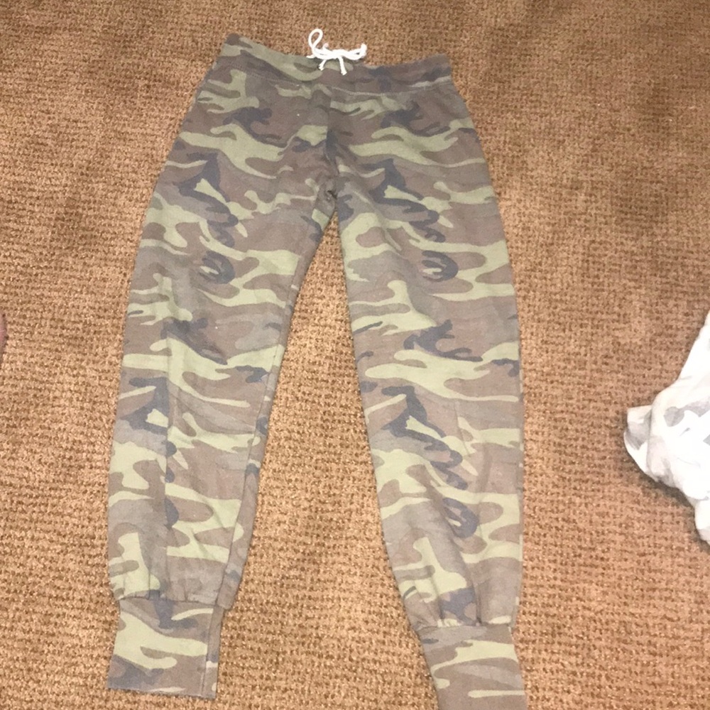 So nikki camoflauge sweatpants